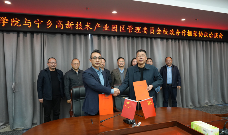 1711679270520074150.jpg 签约照片.jpg